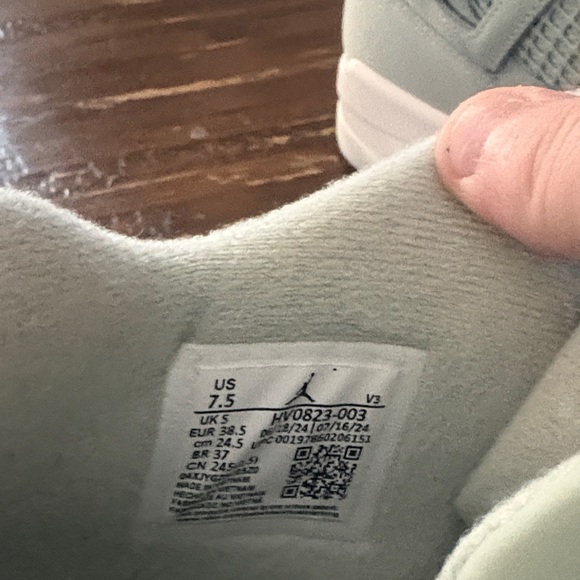 Jordan Women's Sneakers in Light Green and Silver - Picture 3 of 3